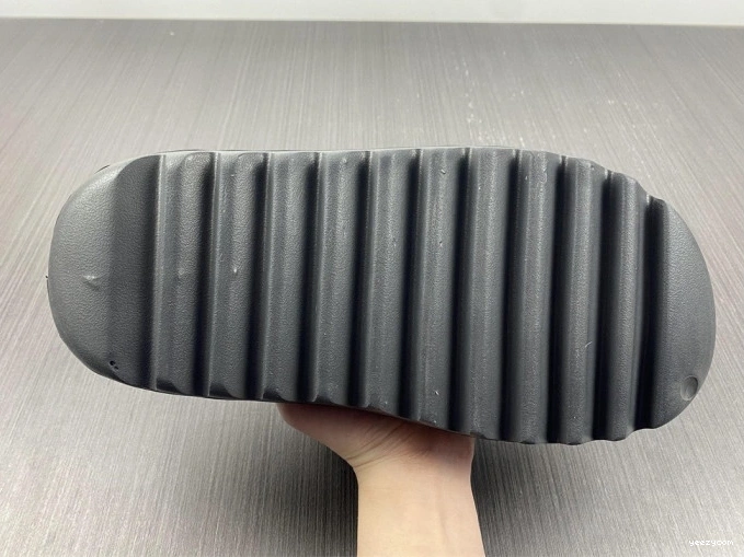 Adidas HQ6448 Slide Yeezy Onyx 0918
